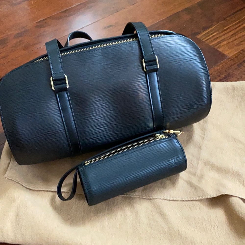 Luis Vuitton black back with a pouch handbag LV vintage